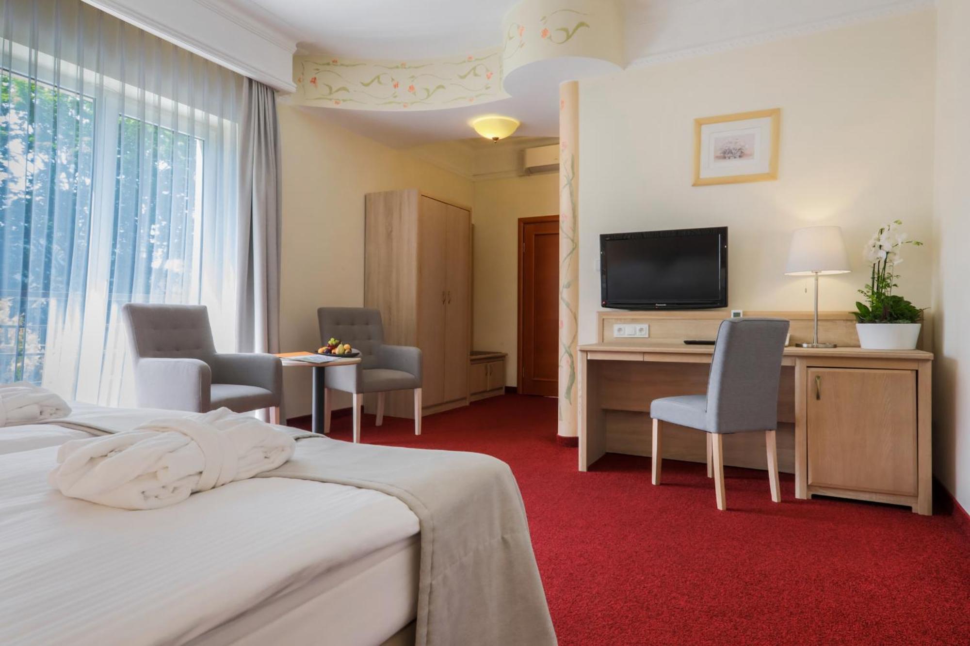 Papuga Park Hotel Wellness Marrakesz & Spa بييلسكو بياوا المظهر الخارجي الصورة